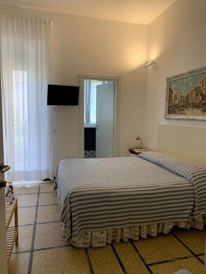 B&B Viale Italia 22 ฟอลลอนนีกา ภายนอก รูปภาพ